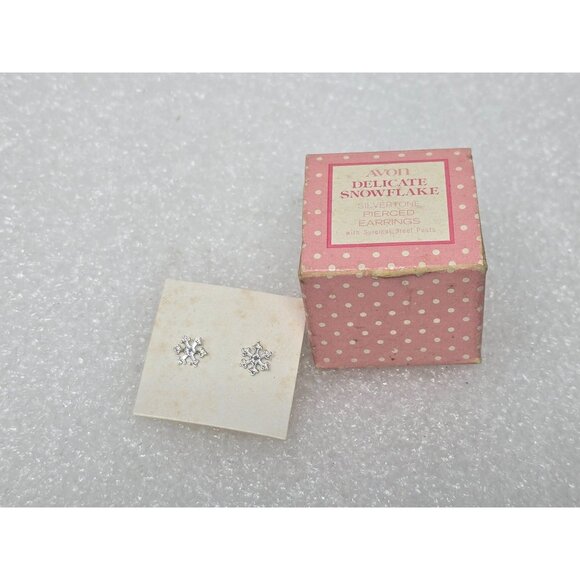Vintage Avon Delicate Snowflake Silvertone Pierced Earrings Surgical Steel Posts - Picture 1 of 2